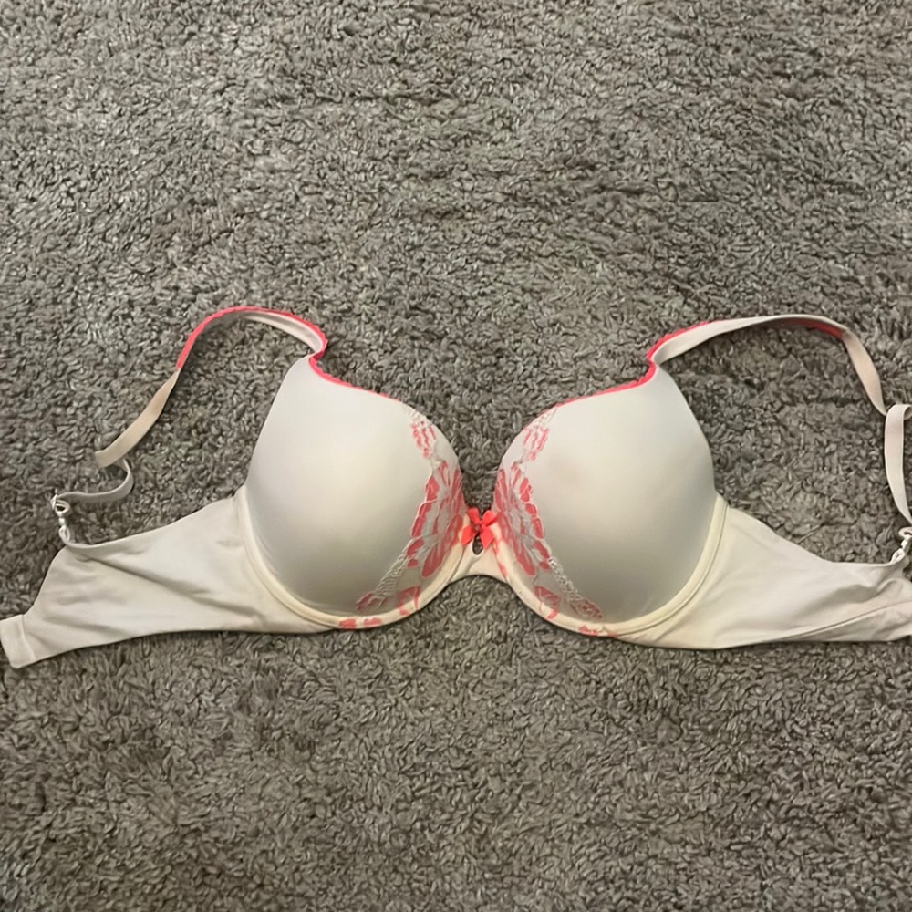 Victoria’s Secret Body By Victoria Perfect Shape Bra 34DD